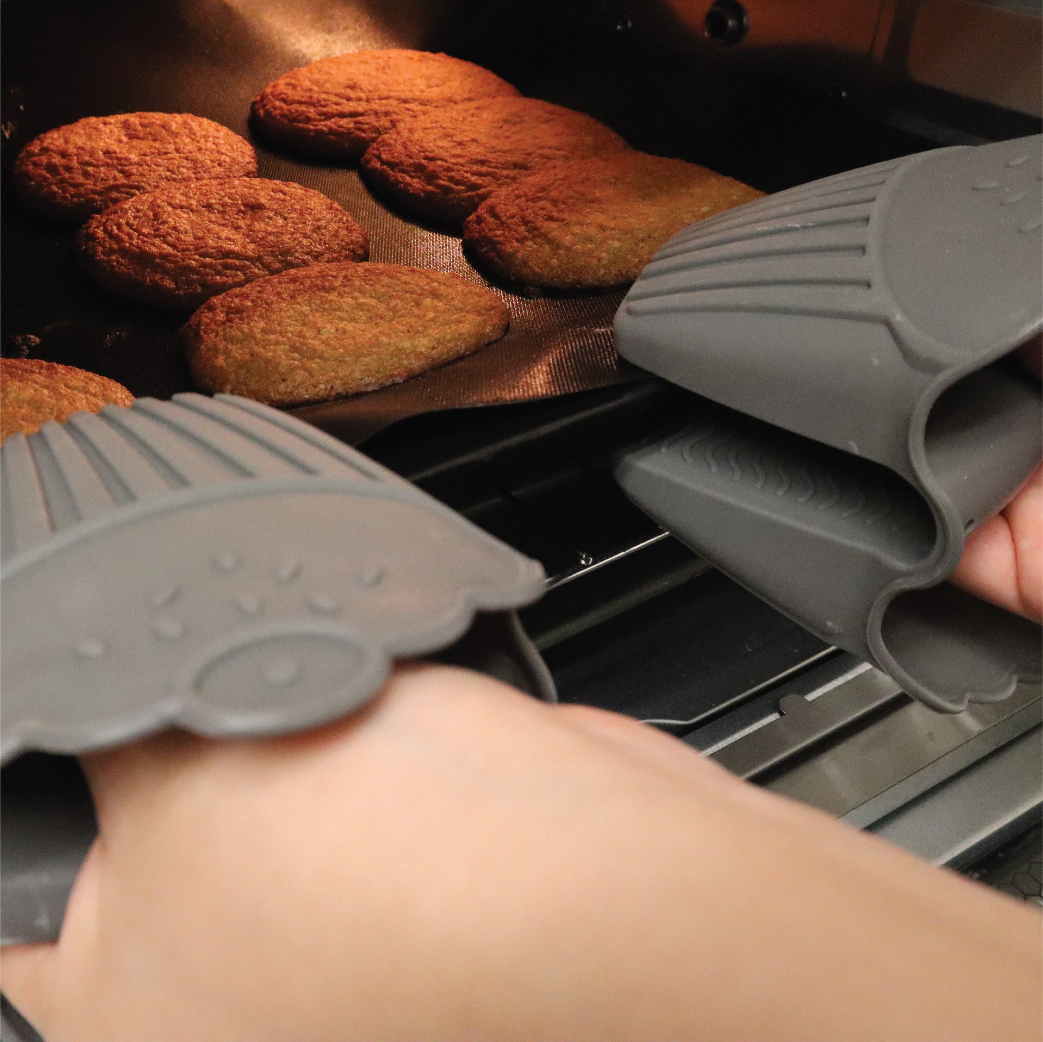 Cupcake Silicone Oven Mitts  Cookware Accessories - Baker's Secret